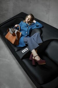 00030-fendi-pre-fall-2020.thumb.jpg.89d8b7811aae66815bc6f9e24ca7b34a.jpg