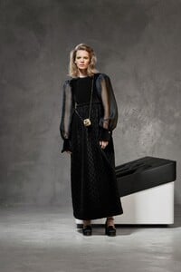 00046-fendi-pre-fall-2020.thumb.jpg.b0d791f86dd2829fa689617e919a356f.jpg