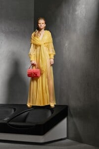 00047-fendi-pre-fall-2020.thumb.jpg.8b57b40e2c62ea4346e7b9563c44ed1c.jpg