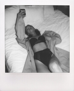006_polaroid_anitagiancarli_arthuroscar.thumb.jpg.dea2507507f27c6973a54fa1ff70709c.jpg