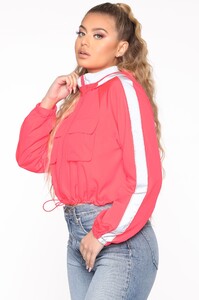 01-10-20_Studio_2_BR_JJ_11-09-03_20__IJ99100_NeonPink_CC_38692_JK_JK.jpg