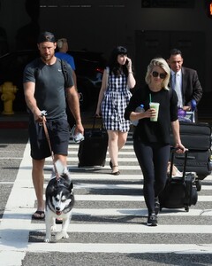       hou080120BZNimage9.jpg