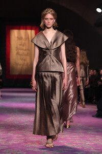 1019471971_DiorRunwayParisFashionWeekHauteCoutureT_8ycumZUQUx.thumb.jpg.4f52a5d2b0026e8fbdc0f087337e1500.jpg