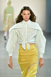 103186126_DamoWangRunwaySeptember2019NewYorkFashionOG7iLMHmvgqx.thumb.jpg.53fa6ea837a612f2cbff6d83c418ef07.jpg