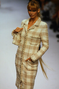 1035657000_chanel-hc-fw-1995(1).thumb.jpg.d06d2f0596001714ff7992a1f8060c27.jpg