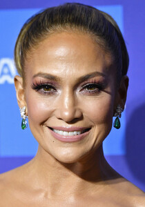 Jennifer+Lopez+31st+Annual+Palm+Springs+International+_GH3zy1u2R1x.jpg