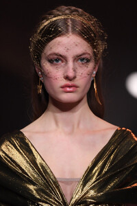 1041542954_DiorRunwayParisFashionWeekHauteCoutureT7qN9oyAk89x.thumb.jpg.7d934c59382e601626fe9d19c98473bb.jpg