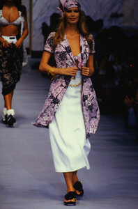 1050894988_chanel-ss-1993(19).thumb.jpg.eed0282159a59d076ea3a685fb0645ac.jpg