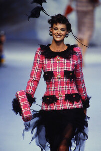 1054005389_chanel-hc-ss-1992(14).thumb.jpg.d6559009e0d5545c33a9b7bd0fcd5863.jpg