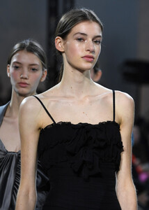 1058322376_AlexandreVauthierRunwayParisFashionWeekLsB-tbuYDdrx.thumb.jpg.e6707828341d23f8108be34df6c2c150.jpg