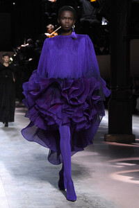 1084193199_GivenchyRunwayParisFashionWeekHauteCouturegxQzz-c-c_gx.thumb.jpg.4c790172a3ae15be30ae0ec1b27ecbc6.jpg