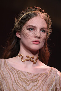 1084881514_DiorRunwayParisFashionWeekHauteCouturerideC8neV7ax.thumb.jpg.078c4be64f1ae855b694f8c1d0bb6da4.jpg