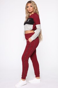 11-18-19_Studio_3_JP_JJ_PA_12-18-38_35__T2883P1660_Burgundycombo_1099_RG.jpg