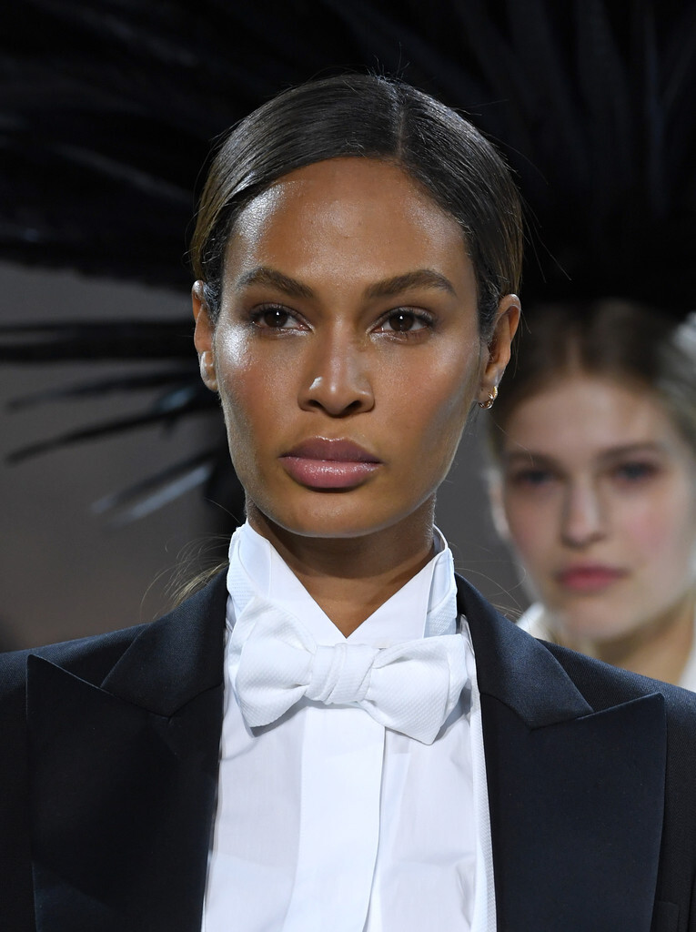 Joan Smalls 1101325829_JoanSmallsAlexandreVauthierRunwayParis3UJc6RNIMYpx.jpg.3d2bbdee7b4224f6e90ed0aadef1c302