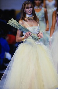1101878610_chanel-ss-1992(2).thumb.jpg.2475241efe7ced015b29784cdc264b95.jpg