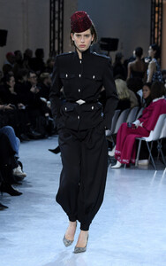 1107497775_AlexandreVauthierRunwayParisFashionWeekFe30wvV6xIVx.thumb.jpg.2e8f008b3056c748d76610b3dafd2131.jpg