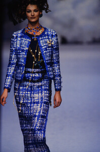 1114523518_chanel-hc-ss-1992(23).thumb.jpg.002d6bfbe4e29391f15e56e2384da222.jpg