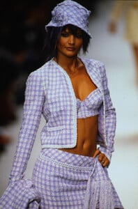 1122549956_chanel-ss-1994(5).thumb.jpg.e8f9210b78f00f1777cd20371b81c5b3.jpg