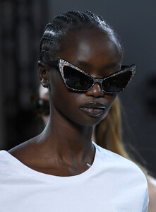 1132933220_AlexandreVauthierRunwayParisFashionWeekiWtzAsulFh2x.thumb.jpg.7463b3122cf5df5aed456eb7b5ed7531.jpg