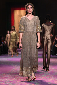 1136994566_DiorRunwayParisFashionWeekHauteCouture099phKrk_9Gx.thumb.jpg.08d08d0ba4ddd419b4e5658d0d2cb86f.jpg