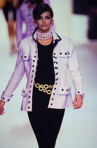 114050456_chanel-ss-1991(5).thumb.jpg.59d0fca4f874af557ff1a81d1593c7ab.jpg