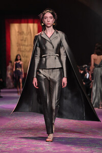 1153448178_DiorRunwayParisFashionWeekHauteCoutureGmGH6xqdrNHx.thumb.jpg.9c860e87a6403599e25974c55933357e.jpg