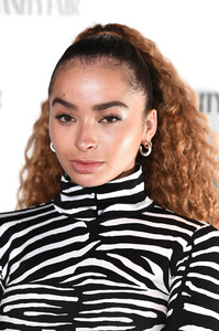 Ella+Eyre+Vanity+Fair+EE+Rising+Star+BAFTAs+gmGC8AWoD91x.jpg