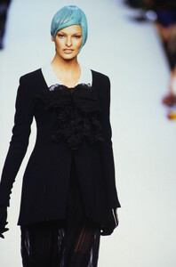 1160034709_chanel-hc-fw-1992(11).thumb.jpg.e8be8e996fe906c51d6bf881fcfa3dac.jpg