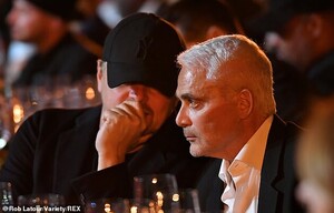 23466144-7893783-Socializing_DiCaprio_was_also_seen_chatting_with_Canadian_billio-a-9_1579162520110 (1).jpg
