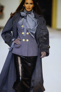 117575319_chanel-fw-1992(7).thumb.jpg.fac9f9c93de648062348518390afb623.jpg