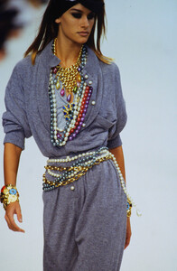 1194195554_chanel-fw-1991(1).thumb.jpg.42771f4e2fc859871767972fa170476c.jpg
