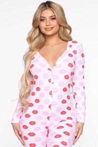 12-05-19_Studio_3_JP_LE_13-49-08_50__AS18875_WhitePink_R_0656_NT.jpg