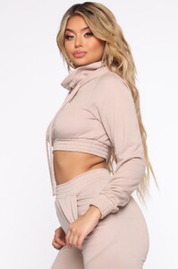 12-13-19_Studio_3_RM_LE_JJ_11-52-00_25__ES701801_Taupe_0649_NT.jpg