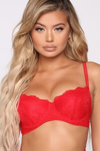 12-26-19_Studio_3_DM_LE_10-31-58_5__B37429RED_Red_0573_CROPFOR_TOP_RP.jpg