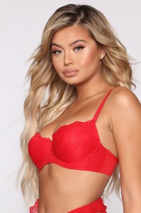 12-26-19_Studio_3_DM_LE_10-33-18_5__B37429RED_Red_0584_CROPFOR_TOP_RP.jpg