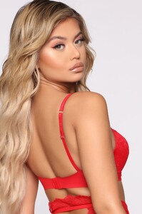 12-26-19_Studio_3_DM_LE_10-33-24_5__B37429RED_Red_0589_CROPFOR_TOP_RP.jpg