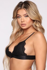 12-26-19_Studio_3_DM_LE_12-26-26_53__8073BRALETTE_Black_P_0955_JK.jpg