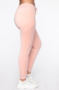 12-30-19_Studio_2_MA_KYS_14-15-24_60_7015_Pink_32431_EH.jpg