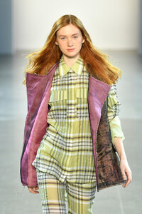 1204928619_DamoWangRunwaySeptember2019NewYorkFashionXMgqVFtBN-mx.thumb.jpg.cde96424f73e2feb22d40c83254adbec.jpg
