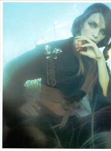 ARCHIVIO - Vogue Italia (October 2002) - The Fun And The Fashion - 007.jpg