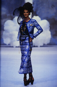 1252797011_chanel-hc-ss-1992(20).thumb.jpg.3b0d0b2d394b0ce884d63940bd884603.jpg