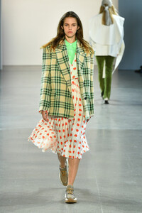 1254972933_DamoWangRunwaySeptember2019NewYorkFashionJqn0bttE89mx.thumb.jpg.76bd03c3eae09ac837c81c5e67aa5c80.jpg