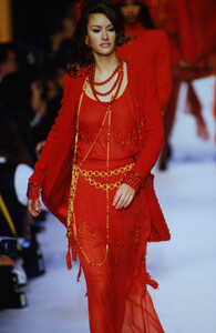 126480346_chanel-fw-1992(6).thumb.jpg.7f16c94067b8a5df833f4f39bffc4b88.jpg