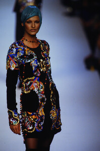 1271355377_chanel-hc-fw-1992(7).thumb.jpg.a44386989d00bdcfd15a0df62298965e.jpg