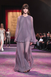 1322766094_DiorRunwayParisFashionWeekHauteCouturerHPnt58p1cLx.thumb.jpg.588e5f022e41719dfb194dbcc0de47cf.jpg