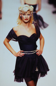 1324825730_chanel-ss-1995(23).thumb.jpg.ebc44f3fe5563ad206fdfedaed6573fe.jpg