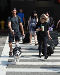       hou080120BZNimage20.jpg