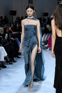 133376588_AlexandreVauthierRunwayParisFashionWeek0ygramGBn9Ix.thumb.jpg.7b018f72d8806a17a96d6f9ece8e6923.jpg