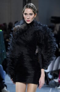 134727410_AlexandreVauthierRunwayParisFashionWeekOxGkQZy1O8jx.thumb.jpg.4cd1499b792c8b14ecb6c5ddf1fceea7.jpg