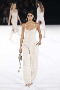 1357365237_JacquemusRunwayParisFashionWeekMenswearJUX6c0Yy0GWx.thumb.jpg.cd7cca5e95f01ff65c2c8c92097c1013.jpg